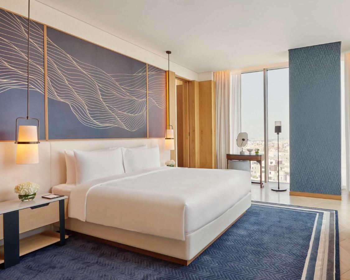 Grand Hyatt Kuwait Hotel Kuwait City Exterior foto A bedroom at the hotel